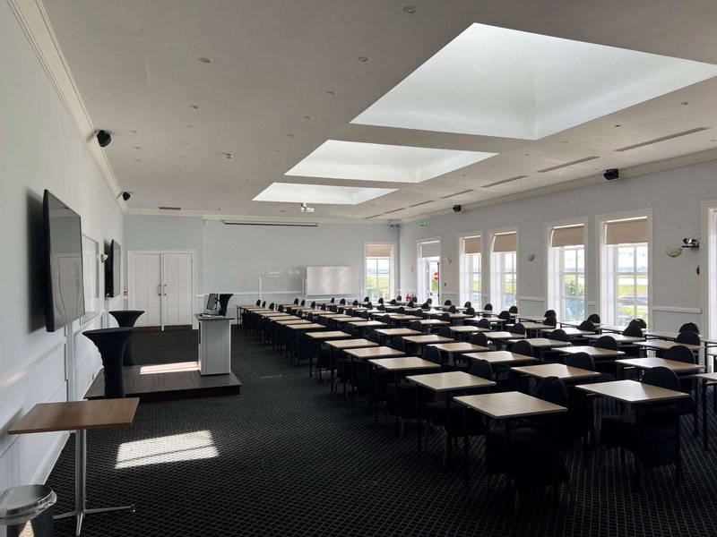 Park Inn by Radisson Shannon Airport, Ennis, Ирландия