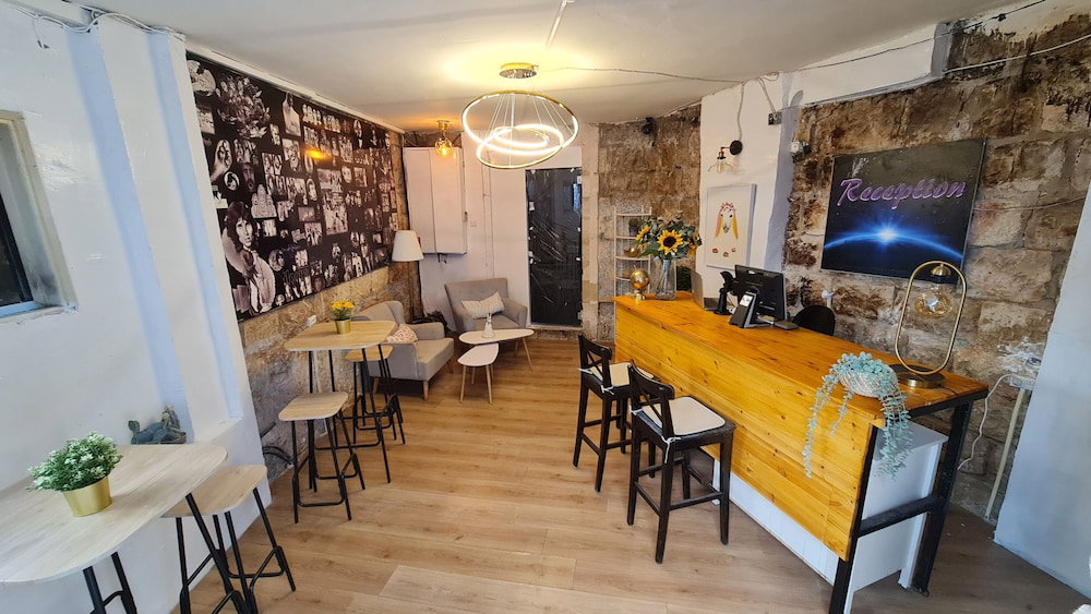 Hotel · Capsule & Dormitory Space-X, West Jerusalem
