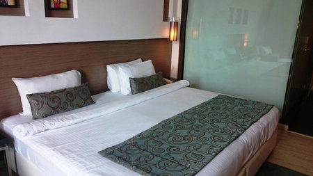Ramada by Wyndham Navi Mumbai, Airoli, Indien
