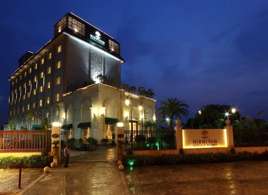 Nidhivan Sarovar Portico Vrindavan, Vrindavan, Indien