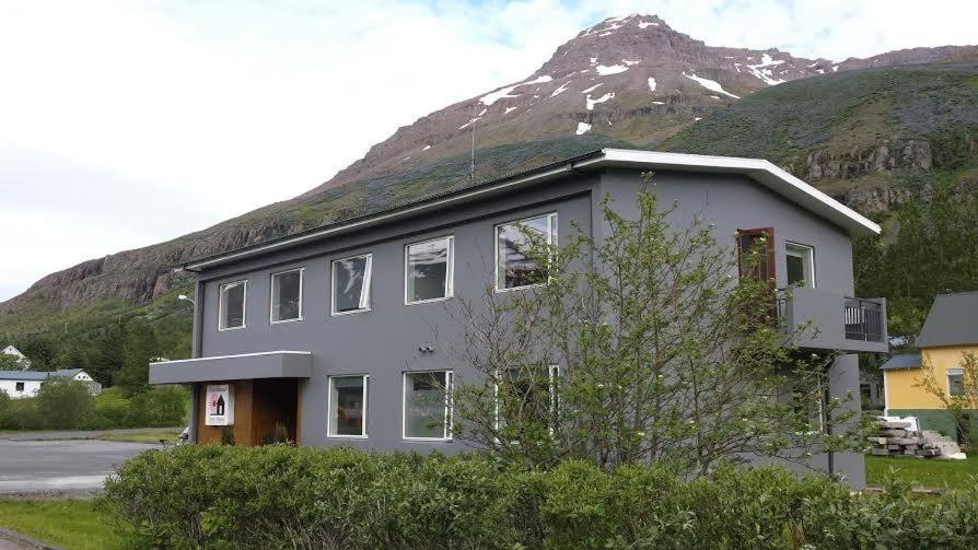 Seydisfjördur Guesthouse, Seyðisfjörður, Iceland