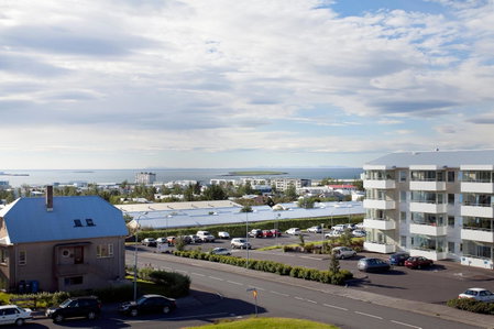 Overlooking the city, bright & cozy - Free Parking (A2), Reykjavík, Iceland