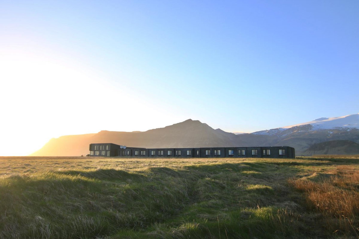 Hotel · Umi Hotel, Skogar