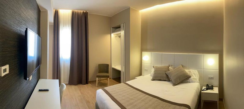 Hotel Boston, Bari, Italy
