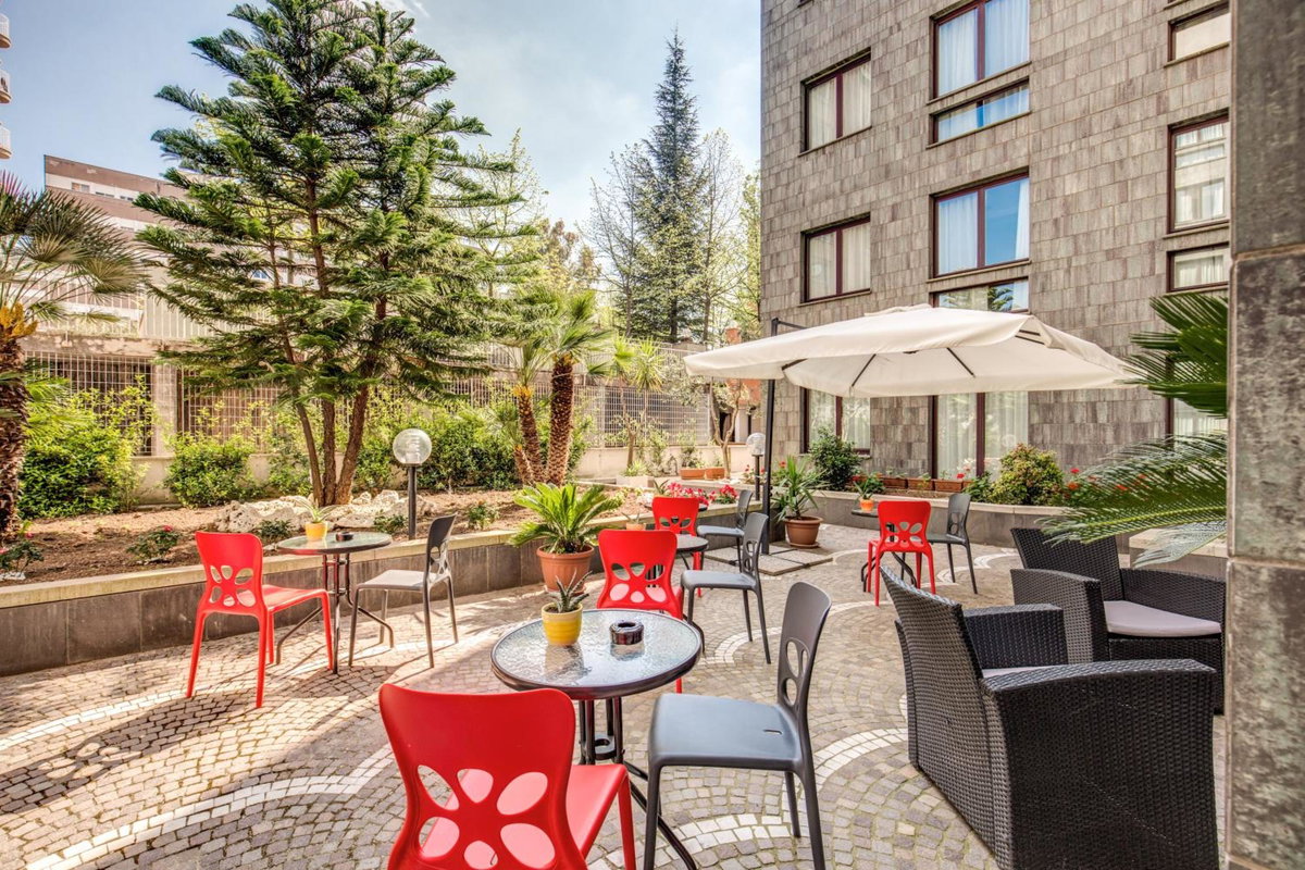 Warmthotel, Italy