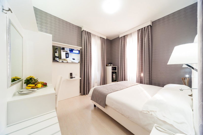 Relais Trevi 95 Boutique Hotel, Rome, Италия