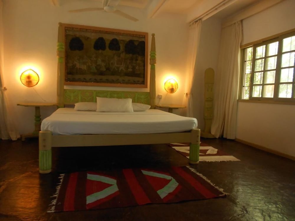 White Elephant Sea & Art Lodge, Kenya