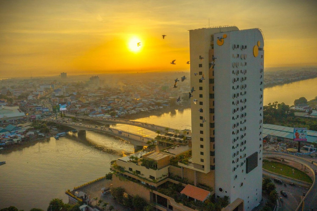 SUN & MOON, Riverside Hotel, Cambodia