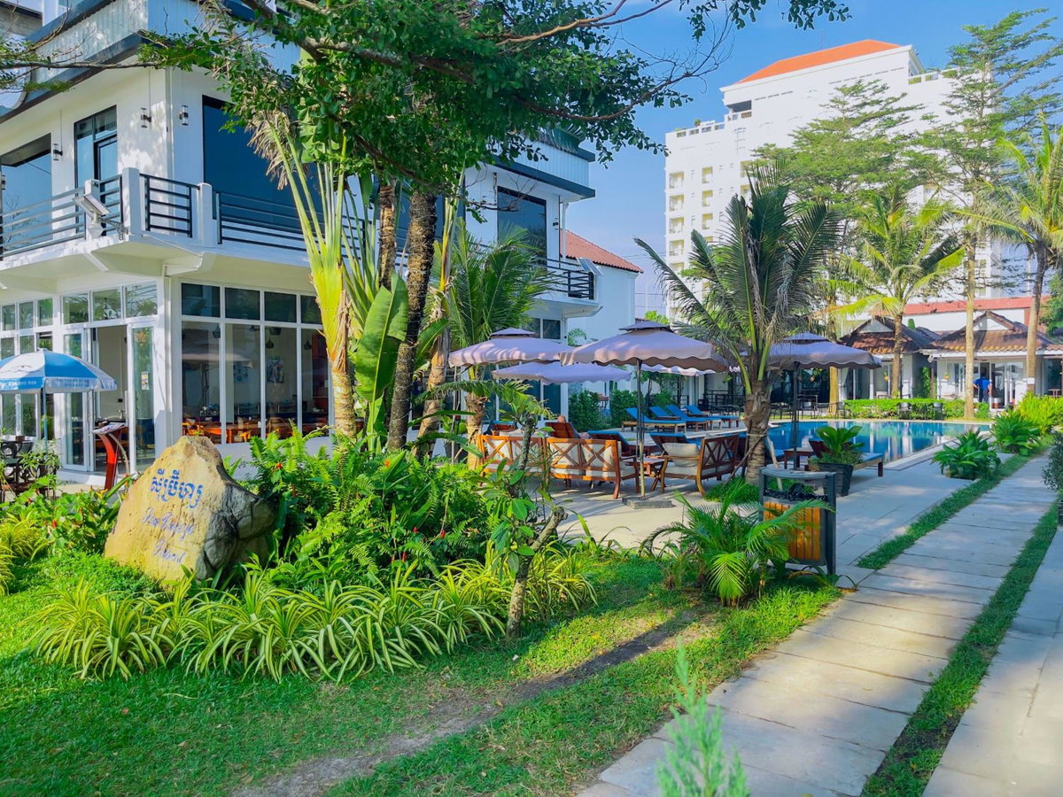 Отель · Sea Breeze Resort, Sihanoukville