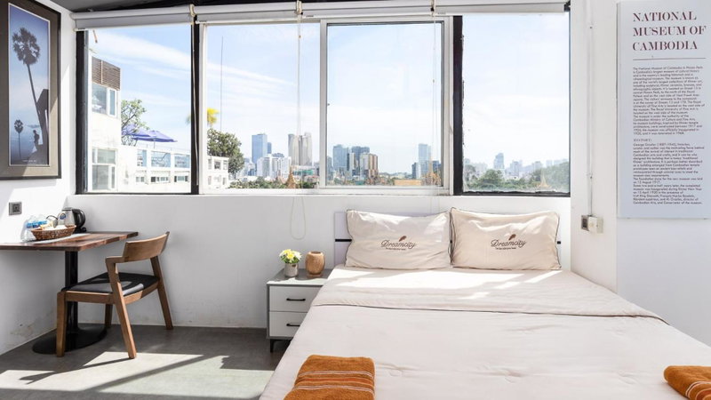 Sky hotel - Rooms & Free laundry - 50m to Royal Palace, Phnom Penh, Cambodia