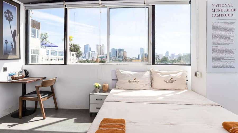 Sky hotel - Rooms & Free laundry - 50m to Royal Palace, Phnom Penh, Cambodia