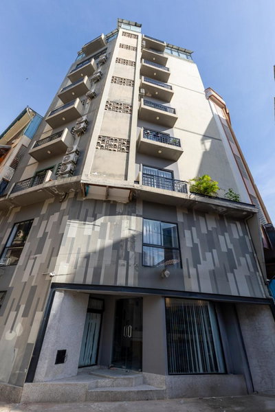 Sky hotel - Rooms & Free laundry - 50m to Royal Palace, Phnom Penh, Cambodia