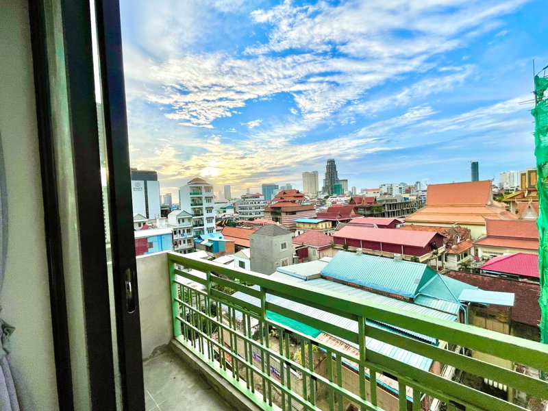 Sky hotel - Rooms & Free laundry - 50m to Royal Palace, Phnom Penh, Cambodia