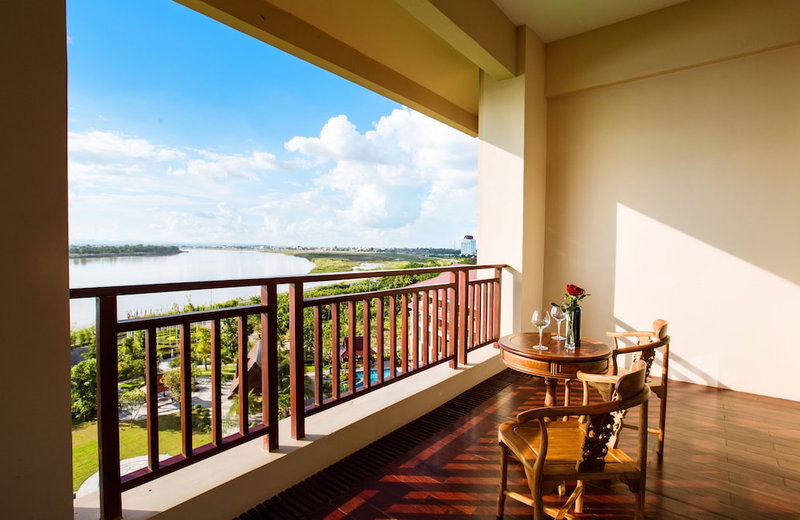Landmark Mekong Riverside Hotel, Vientiane, Laos