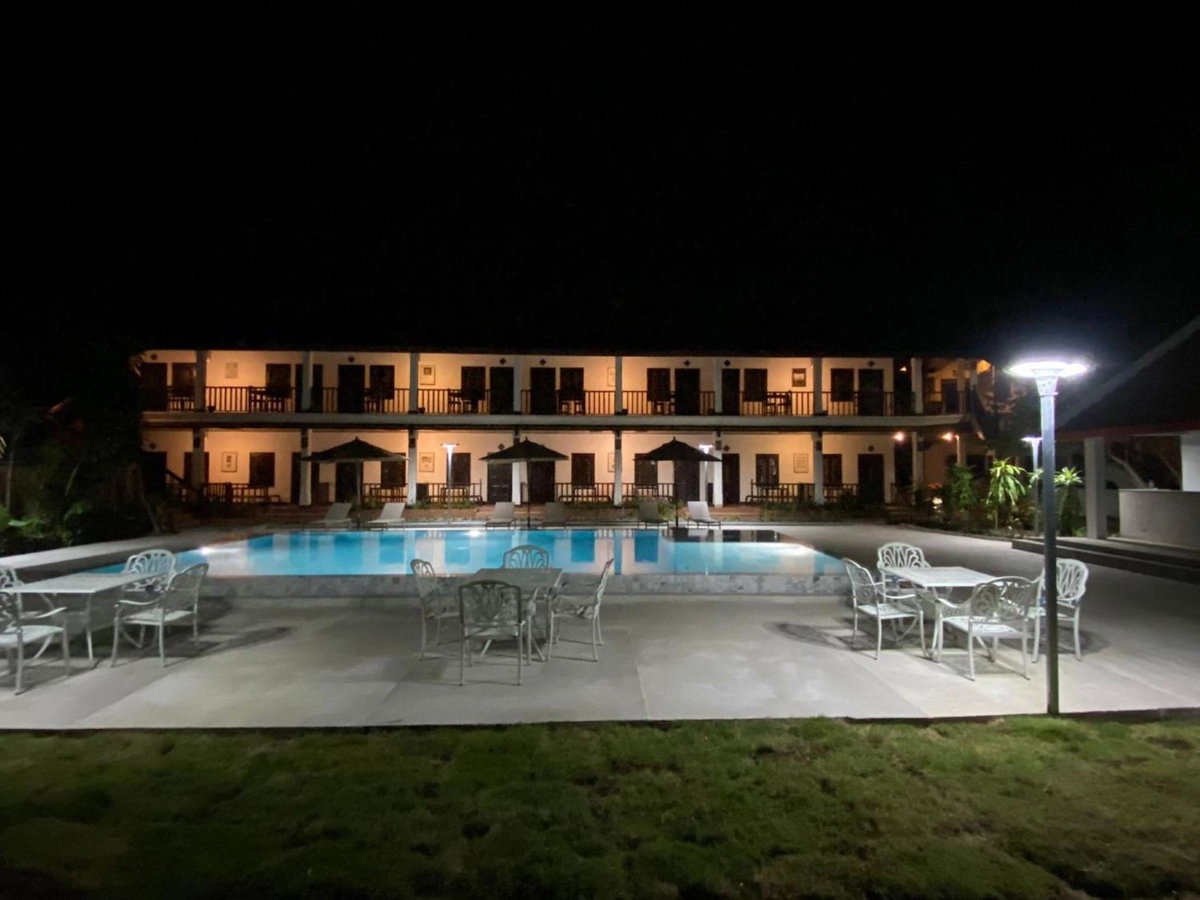 Vangsavath Hotel, Laos