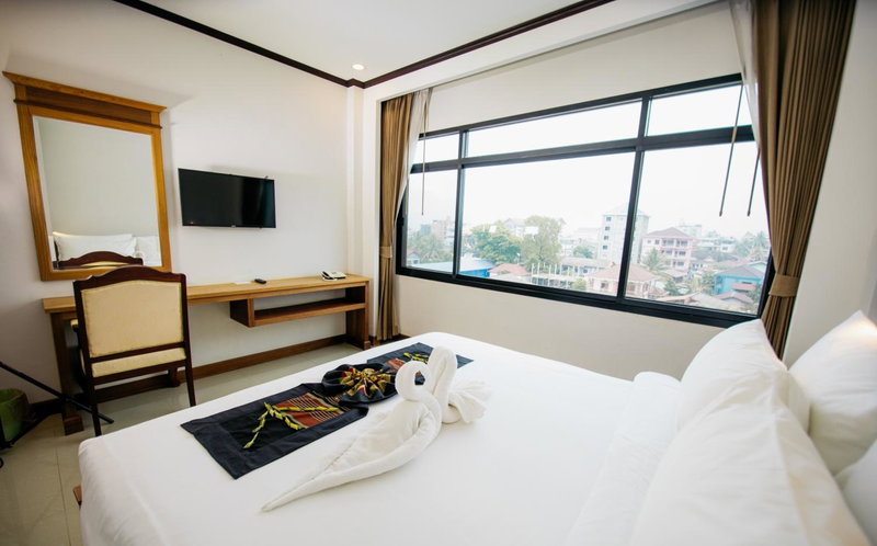 Sisombat Plaza Hotel, Vang Vieng, Laos