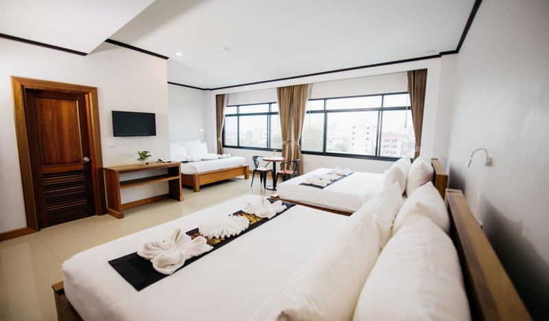 Sisombat Plaza Hotel, Vang Vieng, Laos