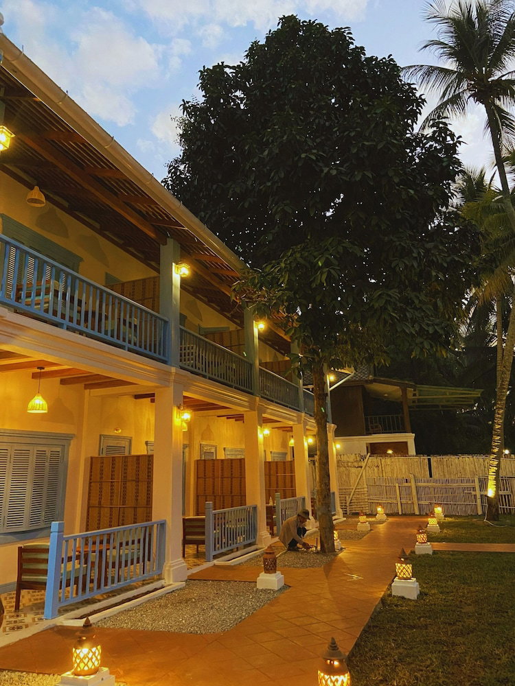 Sadakham hotel, Laos