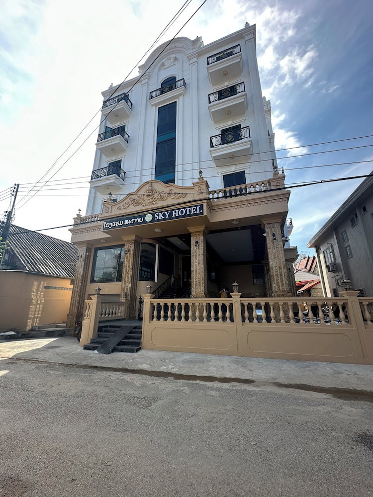 Sky Hotel, Laos
