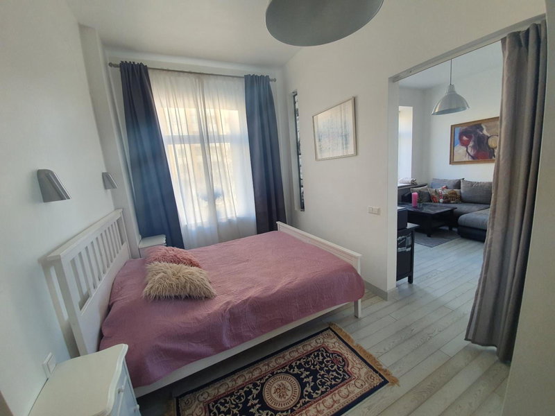 Vilnius apartment with stained glass, Seskine, Lituanie