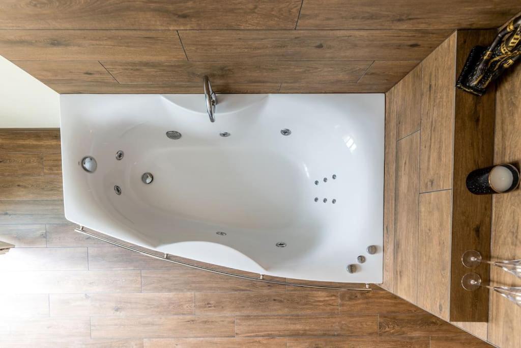 Hotel · Prabangūs apartamentai su džiakuzi (Jacuzzi), Klaipeda