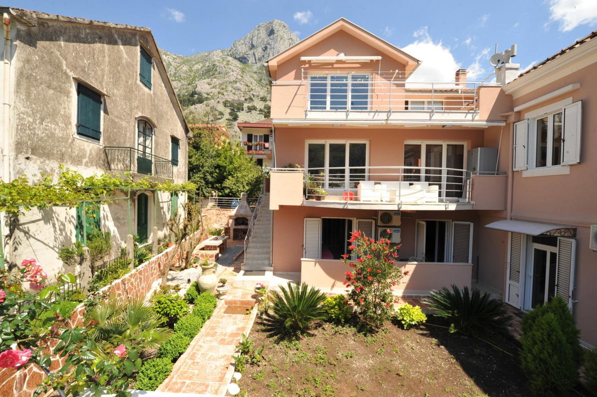 Hotel · Apartments Marilu, Cetinje