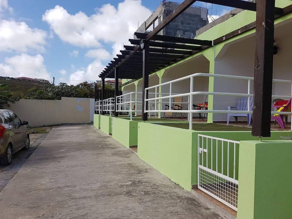 Over The Hill - Guesthouse & Residence, Saint Martin