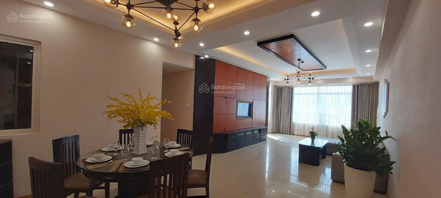 Apartment for sale in Ho Chi Minh City, Vietnam · Saigon Pearl · 3 rooms, 2 baths