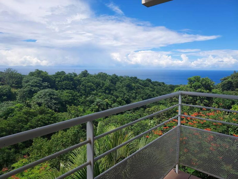 grand studio en bas de villa avec vue sur mer au Carbet, Le Carbet, Martinica