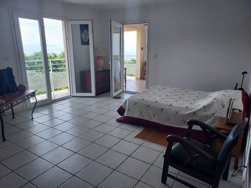 grand studio en bas de villa avec vue sur mer au Carbet, Le Carbet, Martinica