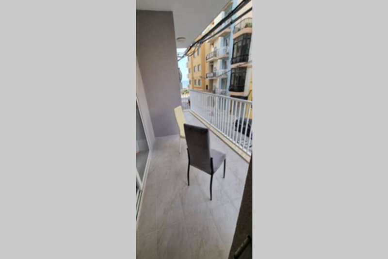 SeaView 2 Double Bedroom Modern APARTMENT, St Paul's Bay, Malta