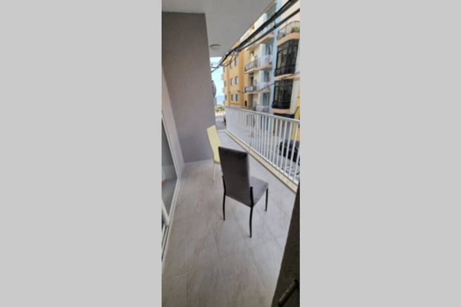 SeaView 2 Double Bedroom Modern APARTMENT, St Paul's Bay, Malta