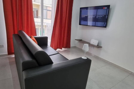 SeaView 2 Double Bedroom Modern APARTMENT, St Paul's Bay, Malta