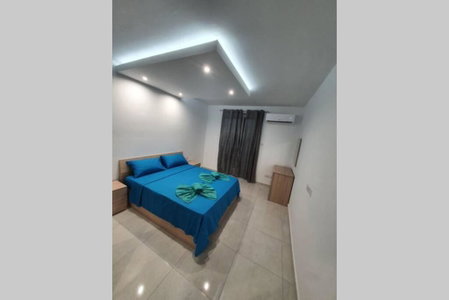 SeaView 2 Double Bedroom Modern APARTMENT, St Paul's Bay, Malta