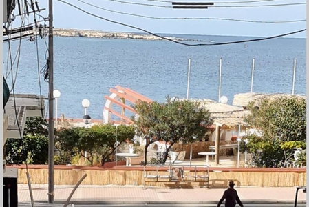 SeaView 2 Double Bedroom Modern APARTMENT, St Paul's Bay, Malta