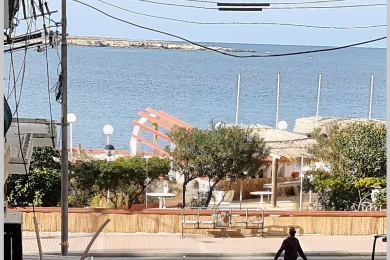 SeaView 2 Double Bedroom Modern APARTMENT, St Paul's Bay, Malta