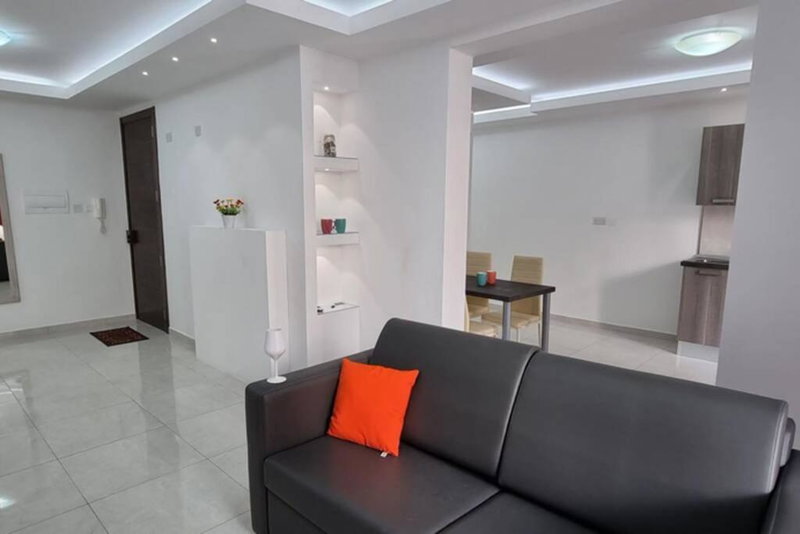 SeaView 2 Double Bedroom Modern APARTMENT, St Paul's Bay, Malta