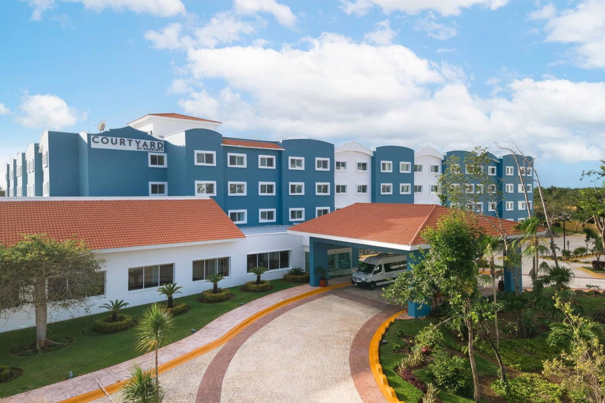 Hotel · Courtyard by Marriott Cancun Airport, Cancun
