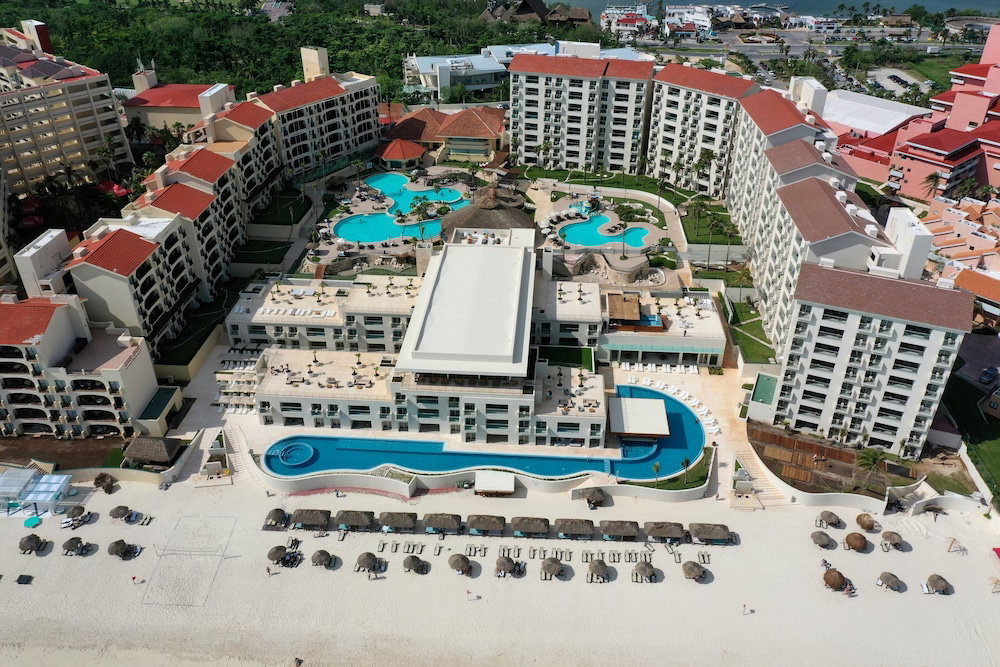 Hotel · Emporio Cancun Optional All Inclusive, Cancun