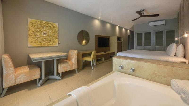 El Dorado Royale, Catamaran, Cenote, All & More Inclusive Adults Only, Playa del Carmen, Mexiko