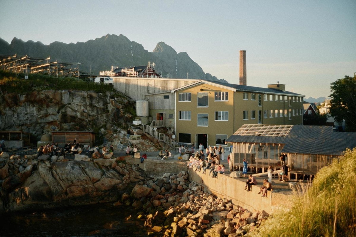 Hotel · Trevarefabrikken, Henningsvær