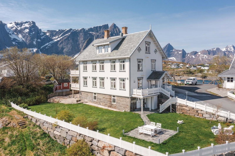 Sakrisøy Gjestegård - Manor House in Sakrisøy - Solbakken anno 1880, Reine, Норвегия