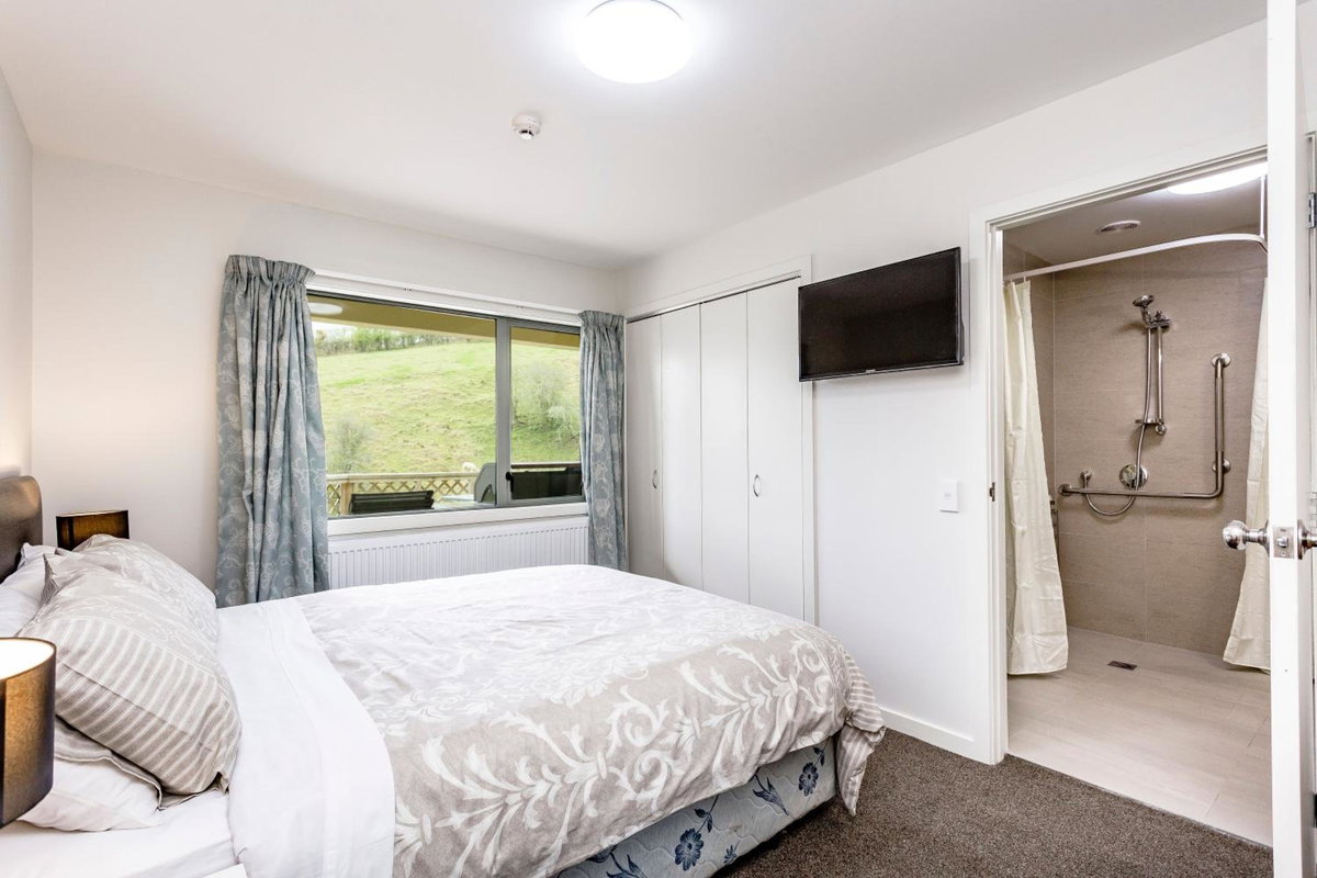 Hotel · Hunters Moon, Mosgiel