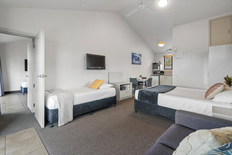 Tasman Holiday Parks - Miranda, Miranda, New Zealand
