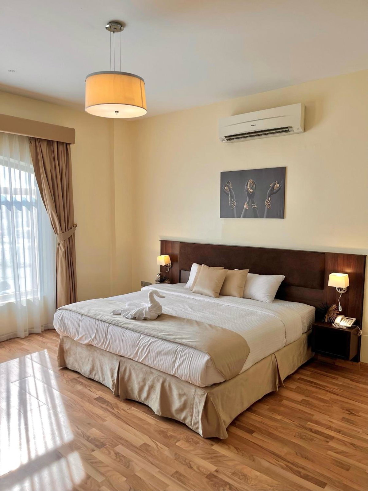 Weekdays Hotel, Оман