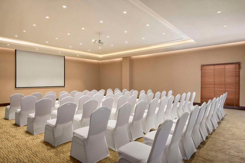 Radisson Hotel Muscat Panorama, Muscat, Оман