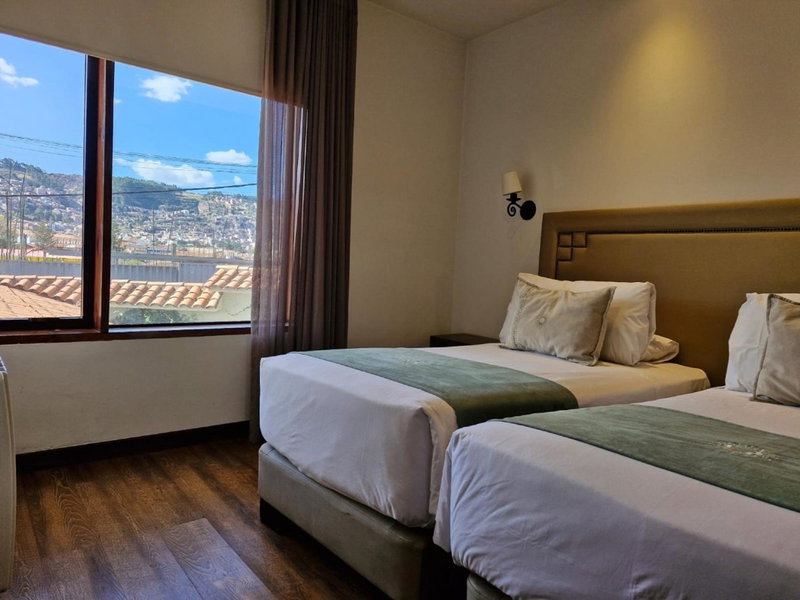 Casa Esmeralda by Katari, Santiago, Perú