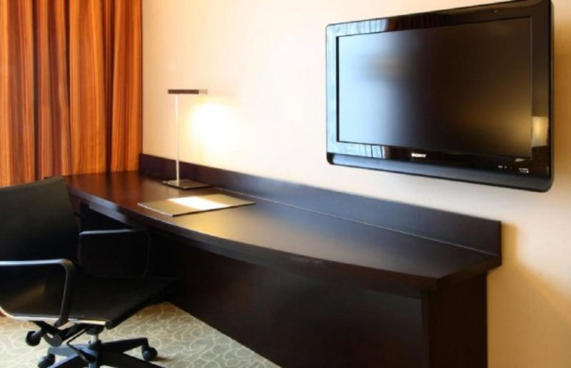 The Bellevue Manila, Banco Filipino Homes, Filipinas