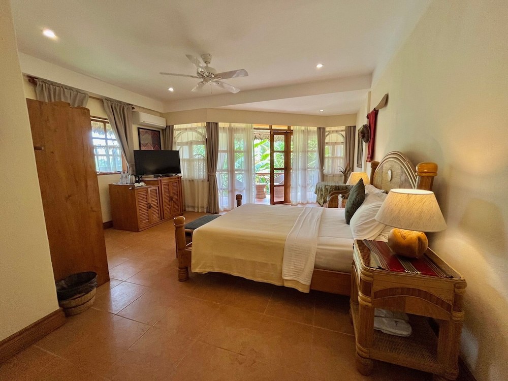 Coco Grove Beach Resort, Philippinen