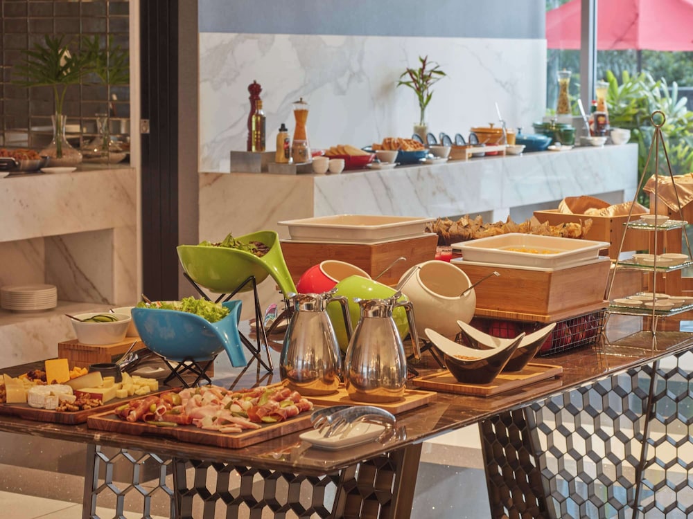 Отель · Novotel Suites Manila at Acqua, Bel Air